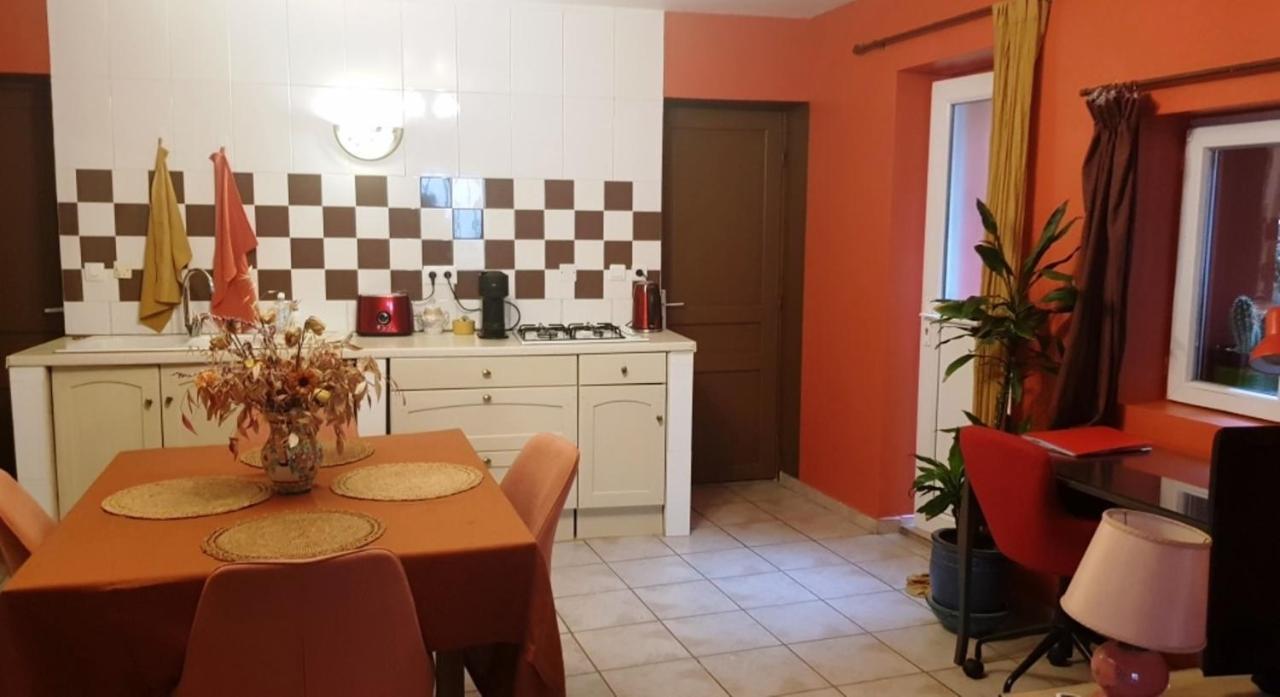 Petit Patio En Centre Ville Ним Экстерьер фото